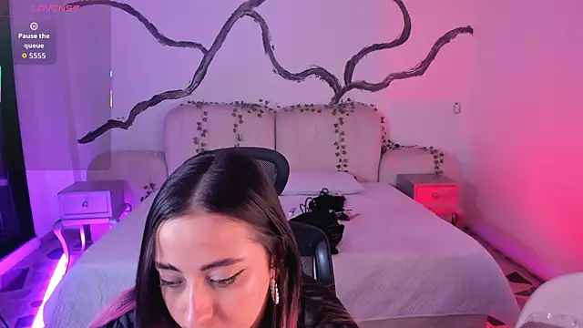 SarahCastro1  online show from 15, 9, 2025