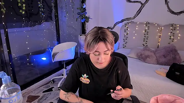 SarahCastro1  online show from 9, 11, 2025