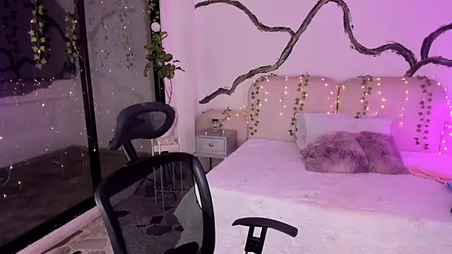 SarahCastro1  online show from 13, 11, 2025