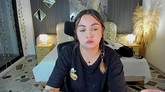 SarahCastro1  online show from 17, 2, 2026