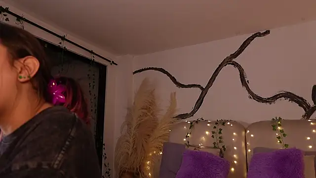 SarahCastro1  online show from 15, 12, 2025