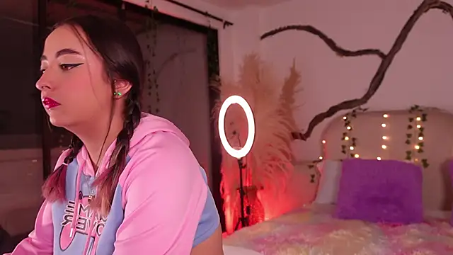 SarahCastro1  online show from 17, 12, 2025