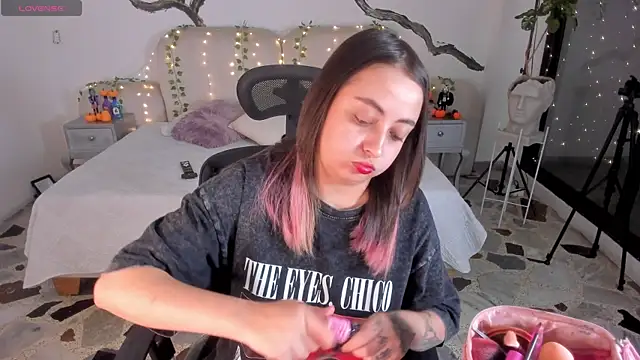 SarahCastro1  online show from 28, 10, 2025