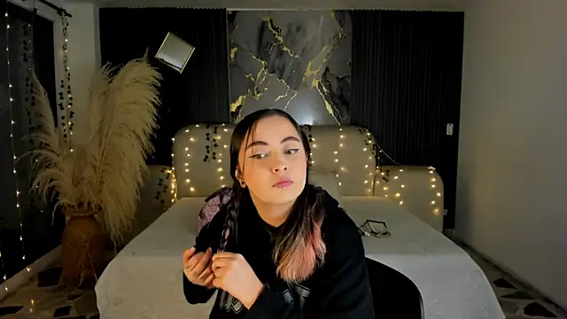 SarahCastro1  online show from 7, 1, 2026