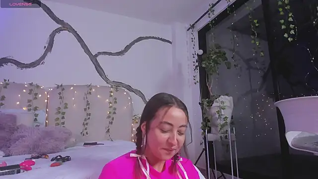 SarahCastro1  online show from 9, 10, 2025