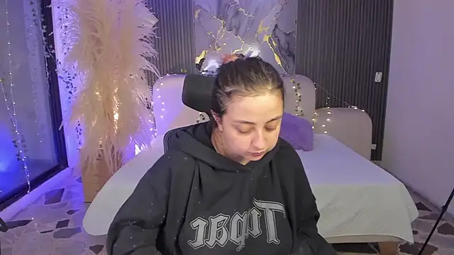 SarahCastro1  online show from 7, 3, 2026