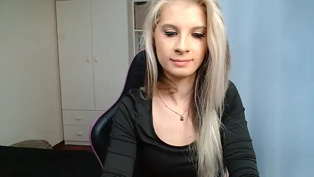 Snapshot of KristineGlow chatting on 8, 6, 2026 KristineGlow online show from 8, 6, 2026