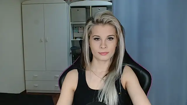 KristineGlow online show from 22, 4, 2026