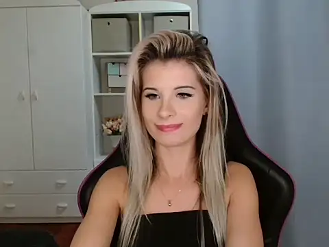 KristineGlow online show from 25, 11, 2025