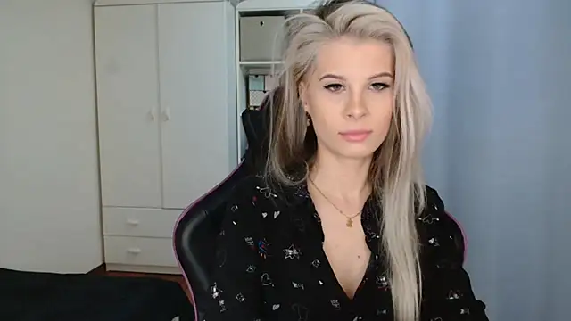 KristineGlow online show from 7, 4, 2026