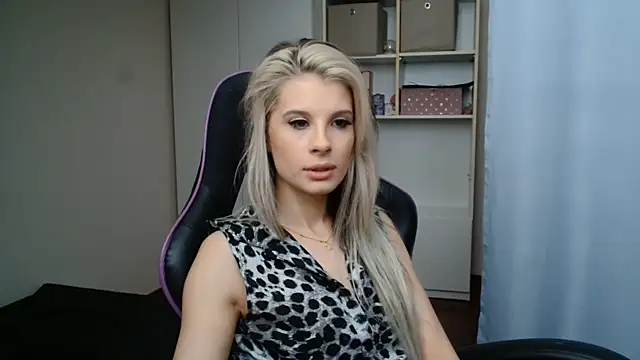 KristineGlow online show from 18, 6, 2026
