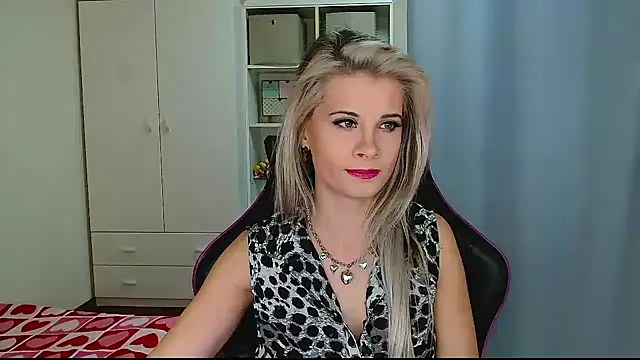 KristineGlow online show from 3, 2, 2026