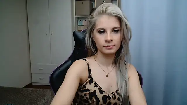 Snapshot of KristineGlow chatting on 26, 5, 2026 KristineGlow online show from 26, 5, 2026