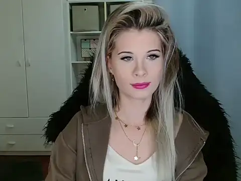 KristineGlow online show from 5, 11, 2025