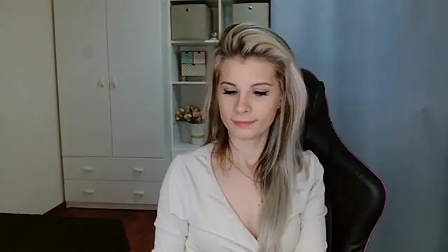 KristineGlow online show from 9, 3, 2026