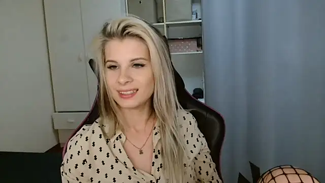 Snapshot of KristineGlow chatting on 9, 5, 2026 KristineGlow online show from 9, 5, 2026