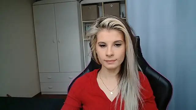 Snapshot of KristineGlow chatting on 7, 5, 2026 KristineGlow online show from 7, 5, 2026