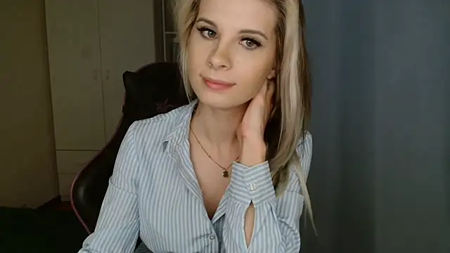 Snapshot of KristineGlow chatting on 13, 5, 2026 KristineGlow online show from 13, 5, 2026