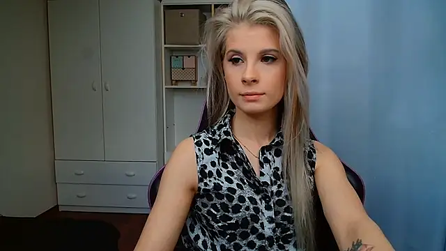 Snapshot of KristineGlow chatting on 1, 6, 2026 KristineGlow online show from 1, 6, 2026