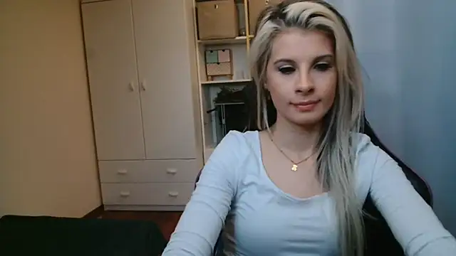 Snapshot of KristineGlow chatting on 5, 5, 2026 KristineGlow online show from 5, 5, 2026