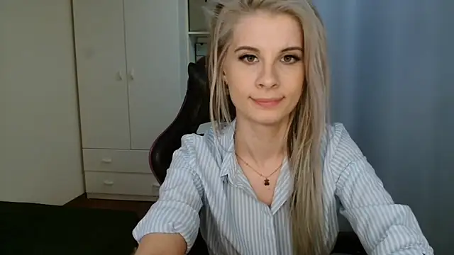 Snapshot of KristineGlow chatting on 27, 5, 2026 KristineGlow online show from 27, 5, 2026