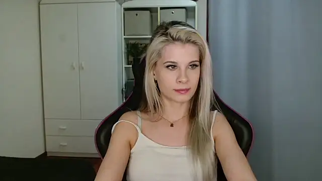 KristineGlow online show from 16, 4, 2026