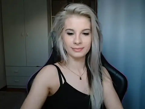 Snapshot of KristineGlow chatting on 25, 5, 2026 KristineGlow online show from 25, 5, 2026