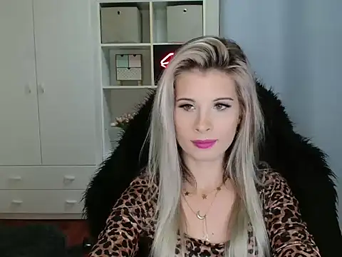 KristineGlow online show from 3, 11, 2025