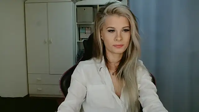 KristineGlow online show from 6, 4, 2026