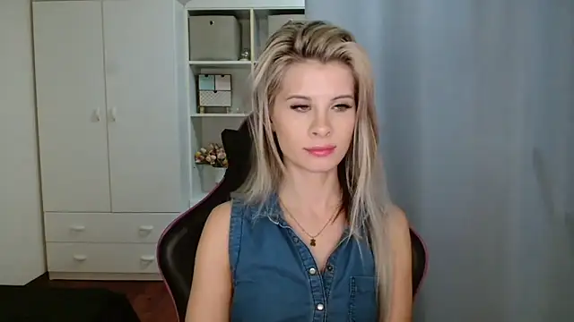 KristineGlow online show from 28, 2, 2026