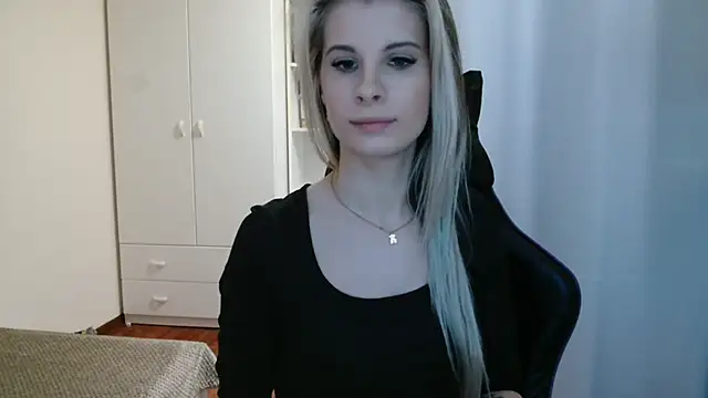 Snapshot of KristineGlow chatting on 20, 5, 2026 KristineGlow online show from 20, 5, 2026
