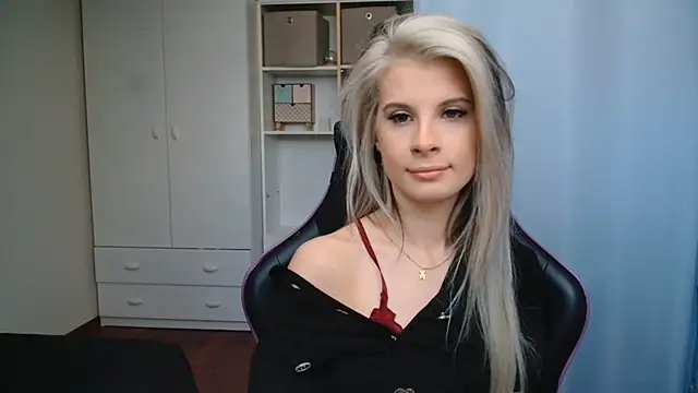Snapshot of KristineGlow chatting on 29, 5, 2026 KristineGlow online show from 29, 5, 2026