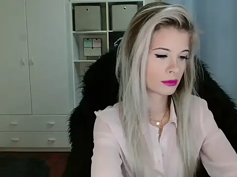 KristineGlow online show from 7, 11, 2025