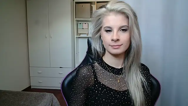 Snapshot of KristineGlow chatting on 25, 5, 2026 KristineGlow online show from 25, 5, 2026