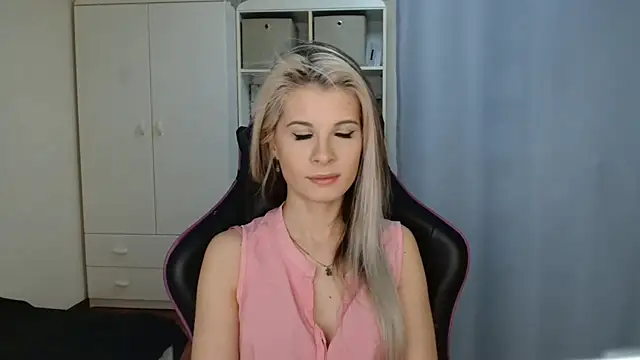 KristineGlow online show from 23, 4, 2026