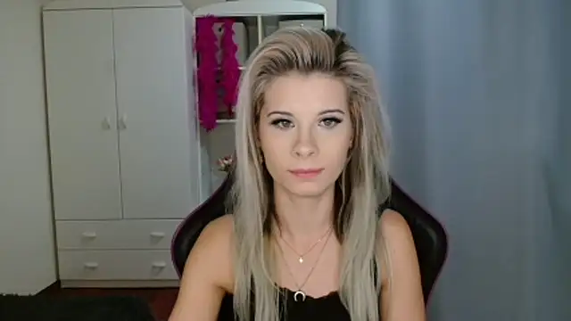 KristineGlow online show from 28, 10, 2025