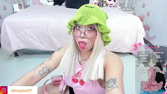 Snapshot of SafiroAgataaa chatting on 17, 7, 2026 SafiroAgataaa online show from 17, 7, 2026