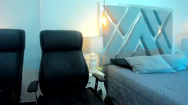 Snapshot of AnniEsstone chatting on 19, 10, 2025 AnniEsstone online show from 19, 10, 2025