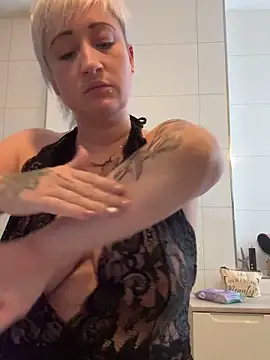 Snapshot of Rozendefotz chatting on 8, 11, 2025 Rozendefotz online show from 8, 11, 2025