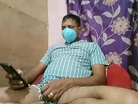 Snapshot of StreetLover_77 chatting on 19, 9, 2025 StreetLover 77 online show from 19, 9, 2025