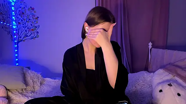 HoneyMist online show from 10, 10, 2025