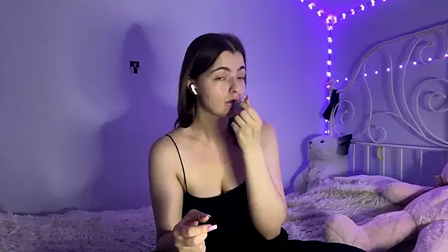 HoneyMist online show from 11, 11, 2025