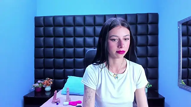 Dulce Miaa  online show from 25, 2, 2026