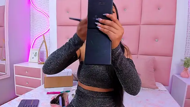 DaisySnugs1 online show from 1, 11, 2025