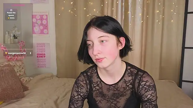 JuanaFriesz online show from 12, 4, 2026