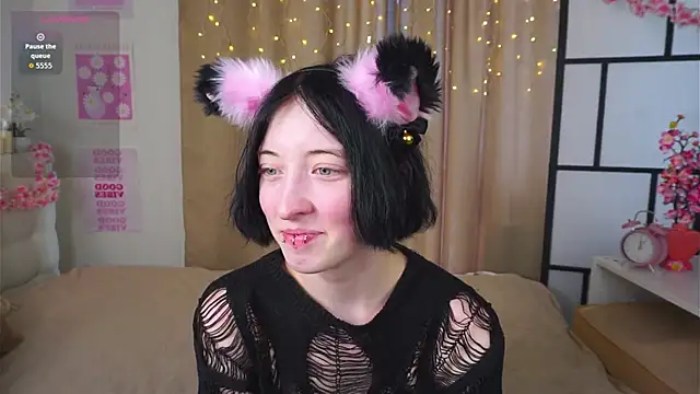 JuanaFriesz online show from 8, 4, 2026