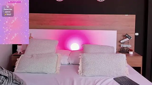 MiaTaylorSweet online show from 22, 10, 2025