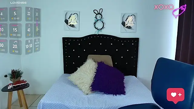 SammySmall F w online show from 21, 12, 2025