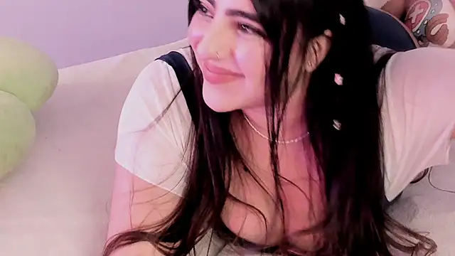 Snapshot of Camila_Matinez_ chatting on 20, 10, 2025 Camila Matinez online show from 20, 10, 2025