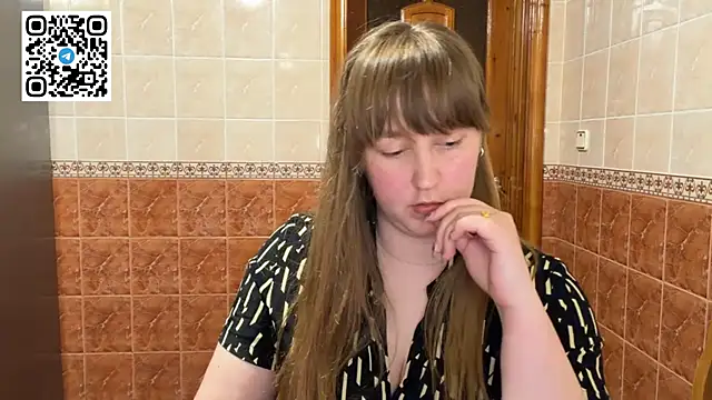 MaroonMoon  online show from 15, 4, 2026